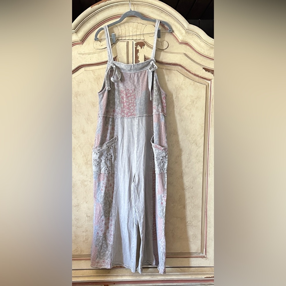 NWT easel Mineral Washed Gray Floral Patchwork Overall Jumpsuit size Large - Picture 2 of 4